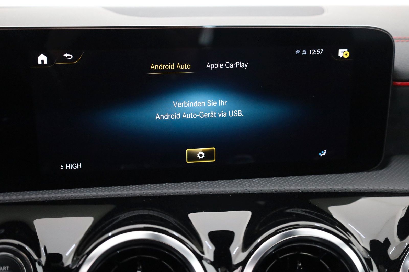 Fahrzeugabbildung Mercedes-Benz CLA 220d SB 4M AMG Line T.Leder,Navi,Night/ParkP