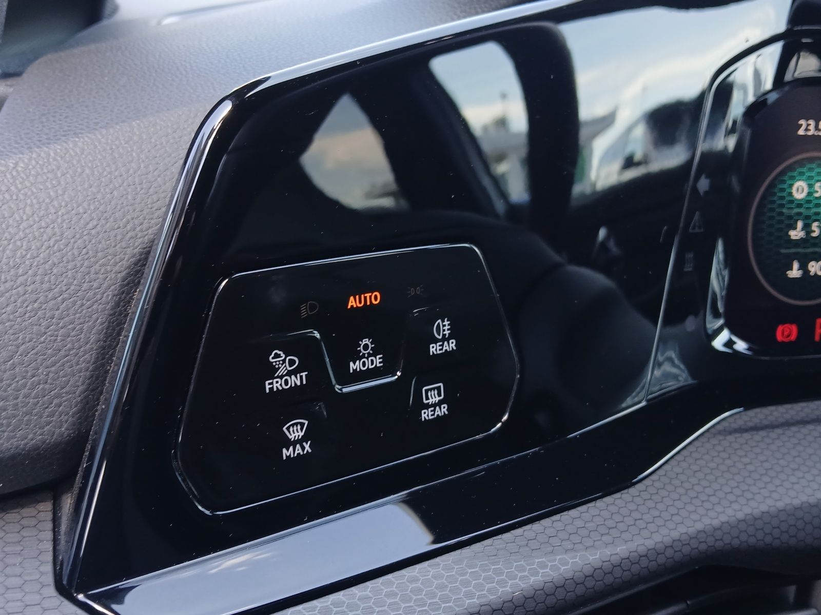 Fahrzeugabbildung Volkswagen Golf VIII GTI Clubsport Matrix Navi Leder Pano A