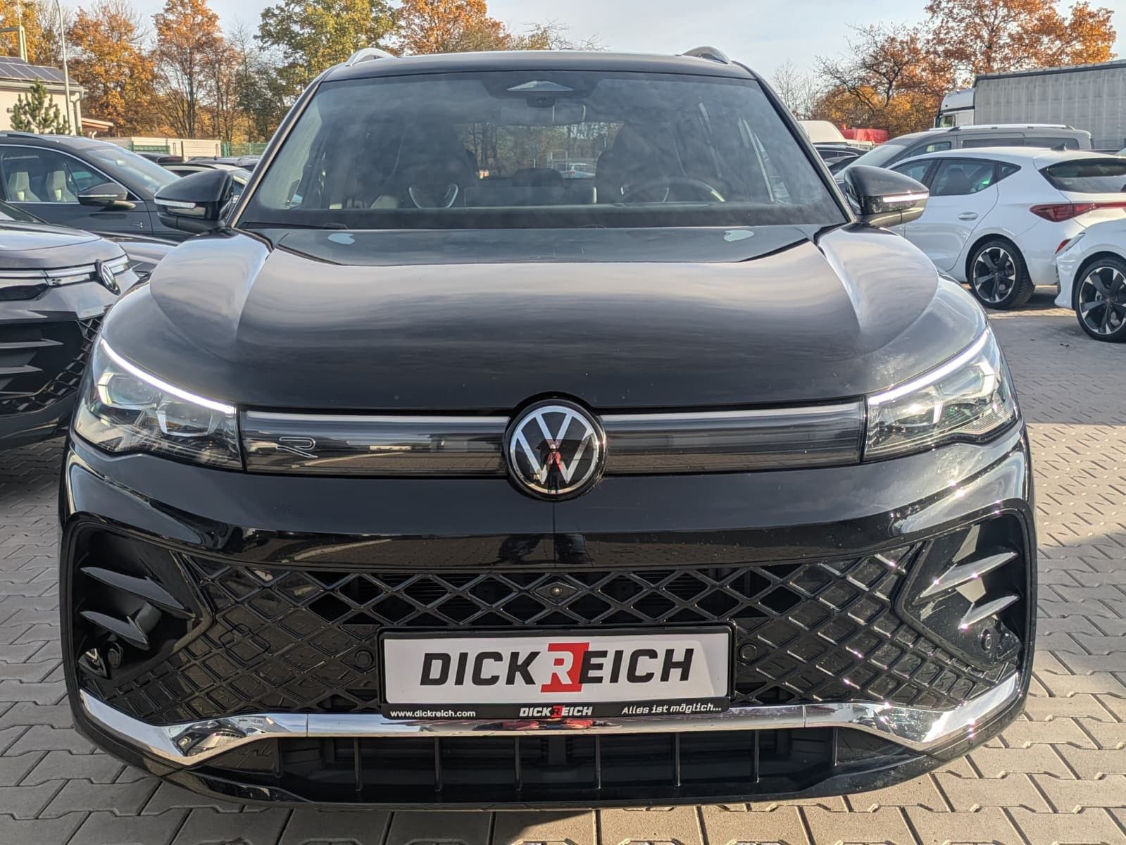 Fahrzeugabbildung Volkswagen Tiguan 2.0 TDI 4M R-Line PANO*H&K*AHK*MATRIX*20"