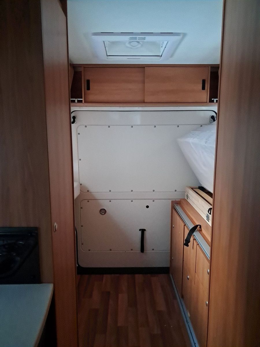 Fahrzeugabbildung HYMER / ERIBA / HYMERCAR Compact 404 Markise,Fahrradträger