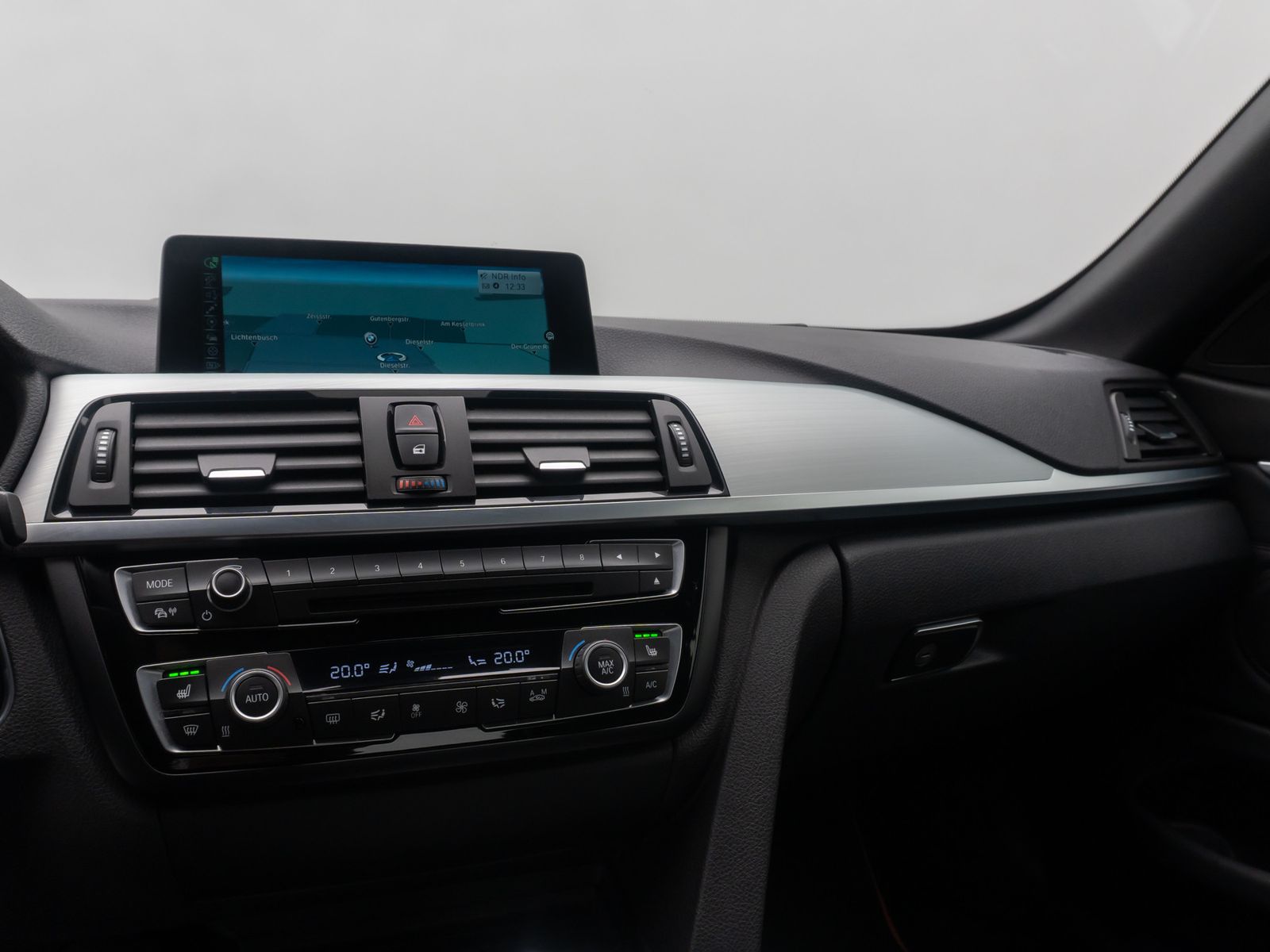 Fahrzeugabbildung BMW 430d Cabrio Sport Line Alarm HUD BiXenon Komfort