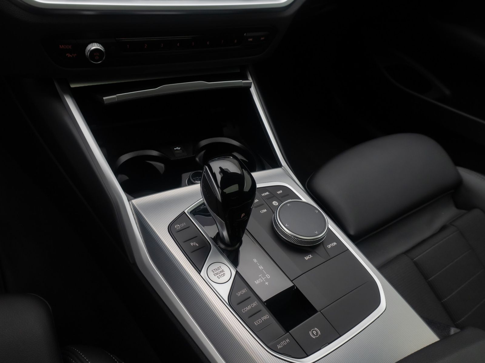 Fahrzeugabbildung BMW 420d Coup&eacute; Alarm HiFi DAB Sport Glasdach 18Zoll