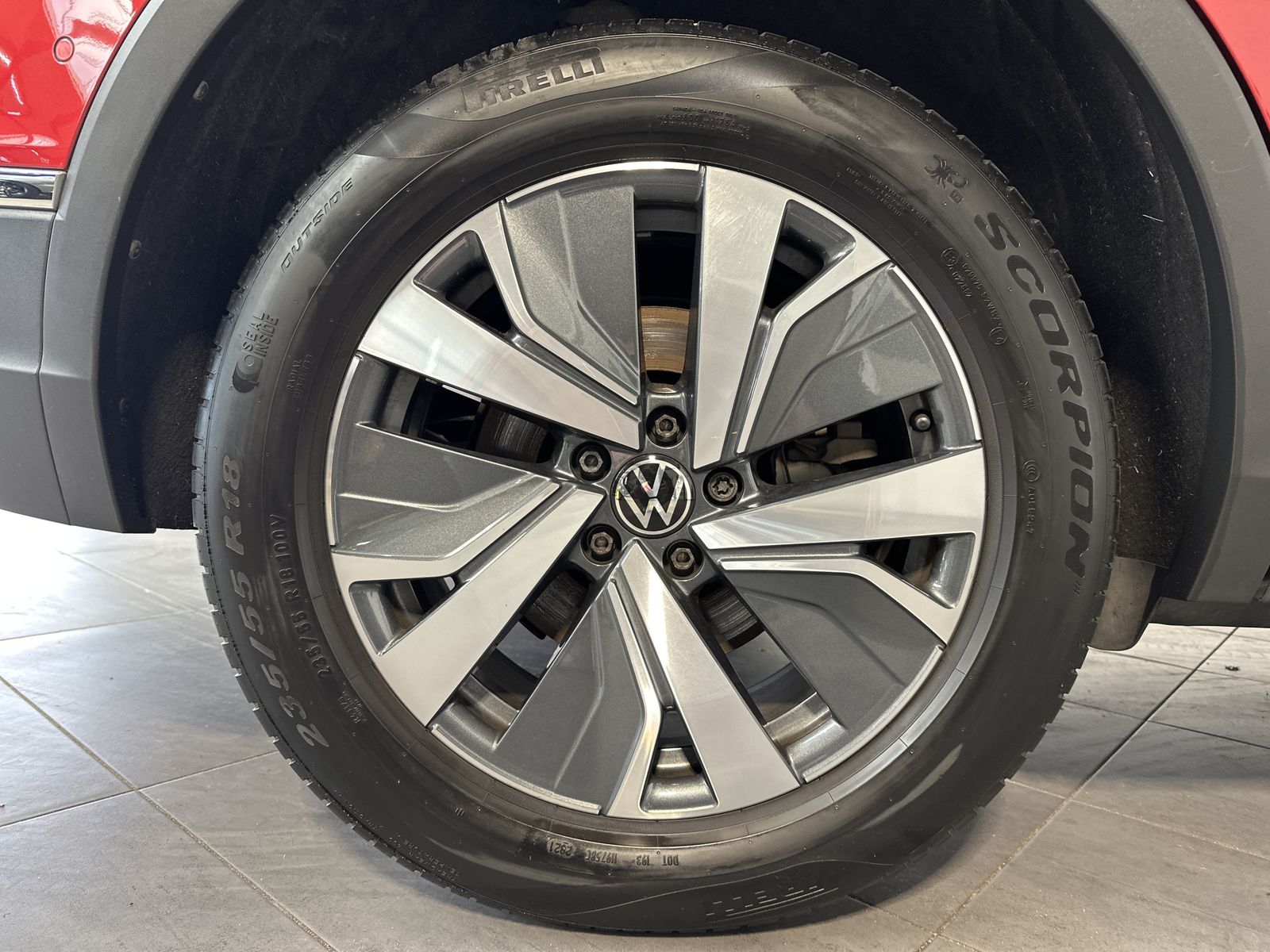 Fahrzeugabbildung Volkswagen Tiguan Elegance eHybrid NAV+LED+AHK+KAM+VCOCKPIT