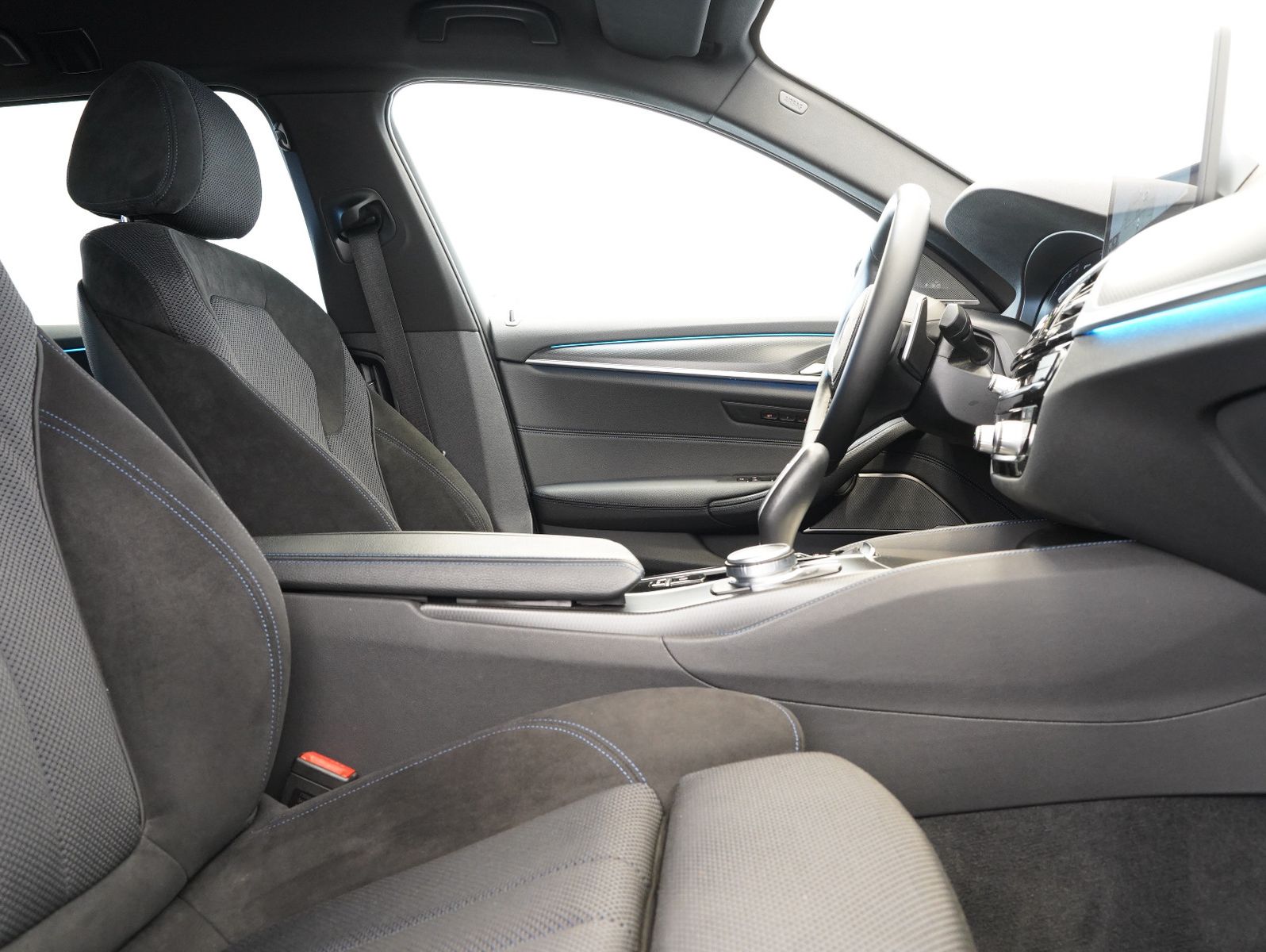 Fahrzeugabbildung BMW 530 e xDrive Touring M Sport SHADOW/HEADUP/AHK