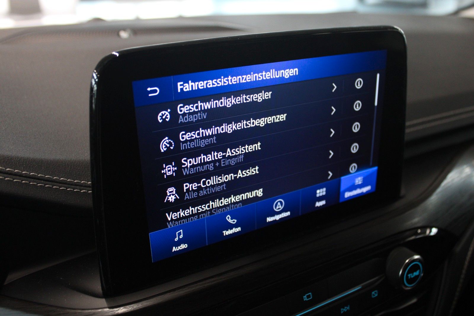 Fahrzeugabbildung Ford Kuga Vignale Aut. AWD LED AHK HUD 2xCAM B&O uvm.