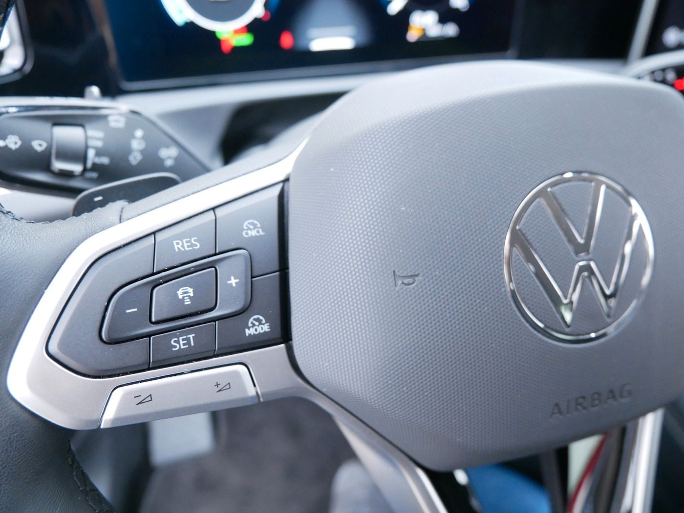 Fahrzeugabbildung Volkswagen Tiguan 1.5 eTSI Elegance NEU55T DSG Standheiz AH