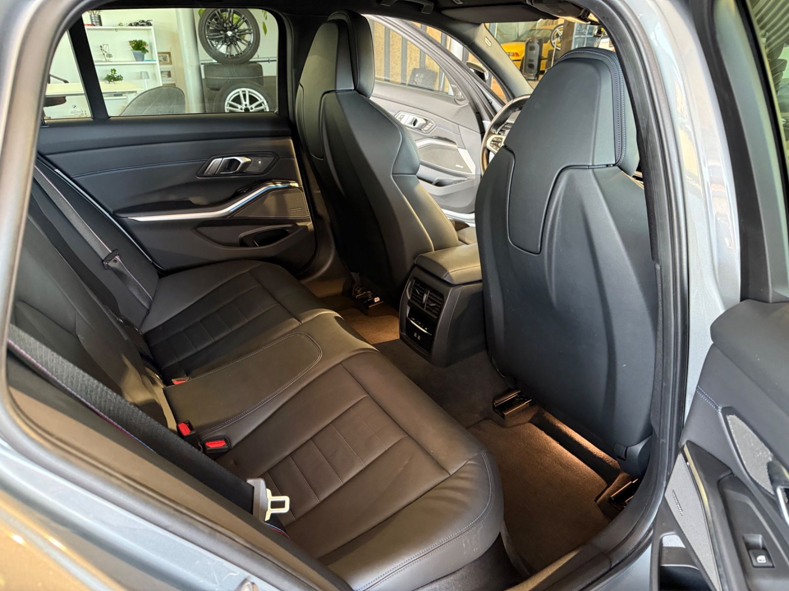 Fahrzeugabbildung BMW 320d Touring xDrive MSport*LED*HK*AHK*MSitze*360