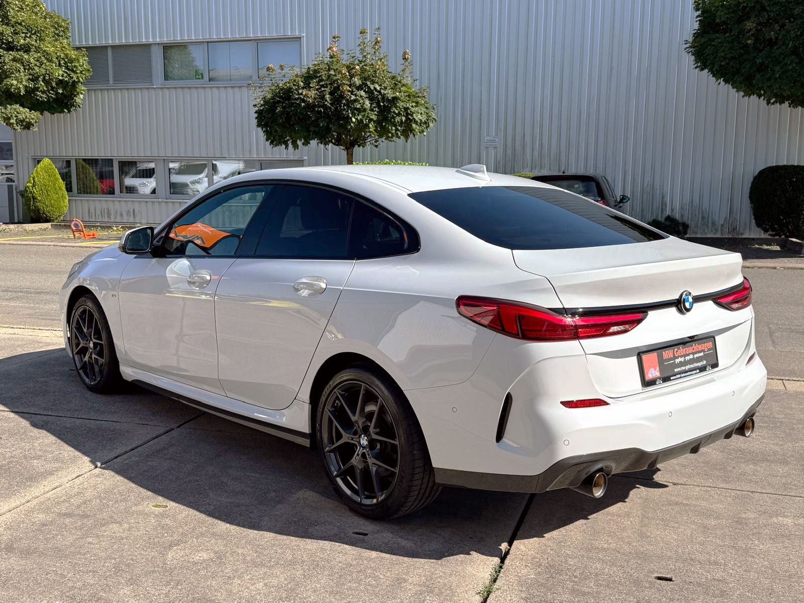 Fahrzeugabbildung BMW 220i Gran Coupé Steptr. M-Sport LED H&K KAM SHZ