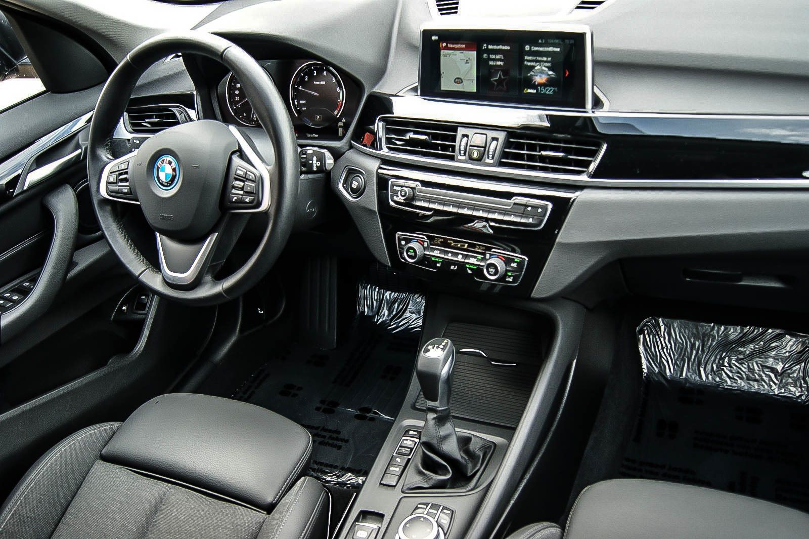 Fahrzeugabbildung BMW X1 xDrive 25e Advantage STORM BAY INDIVIDUAL LED