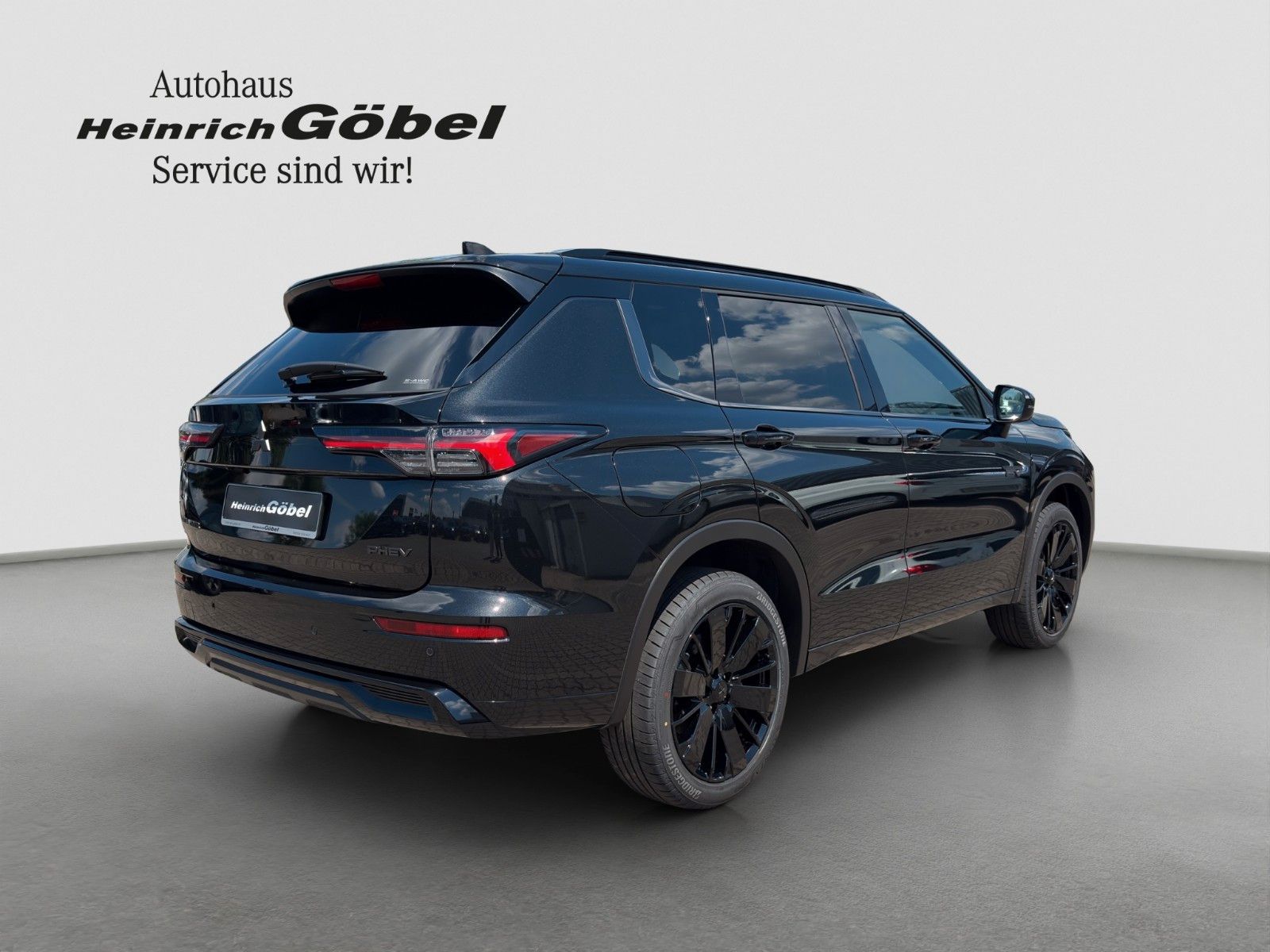Fahrzeugabbildung Mitsubishi Outlander 2.4 PHEV 4WD LUXURY BLACK AKTIONSPREIS
