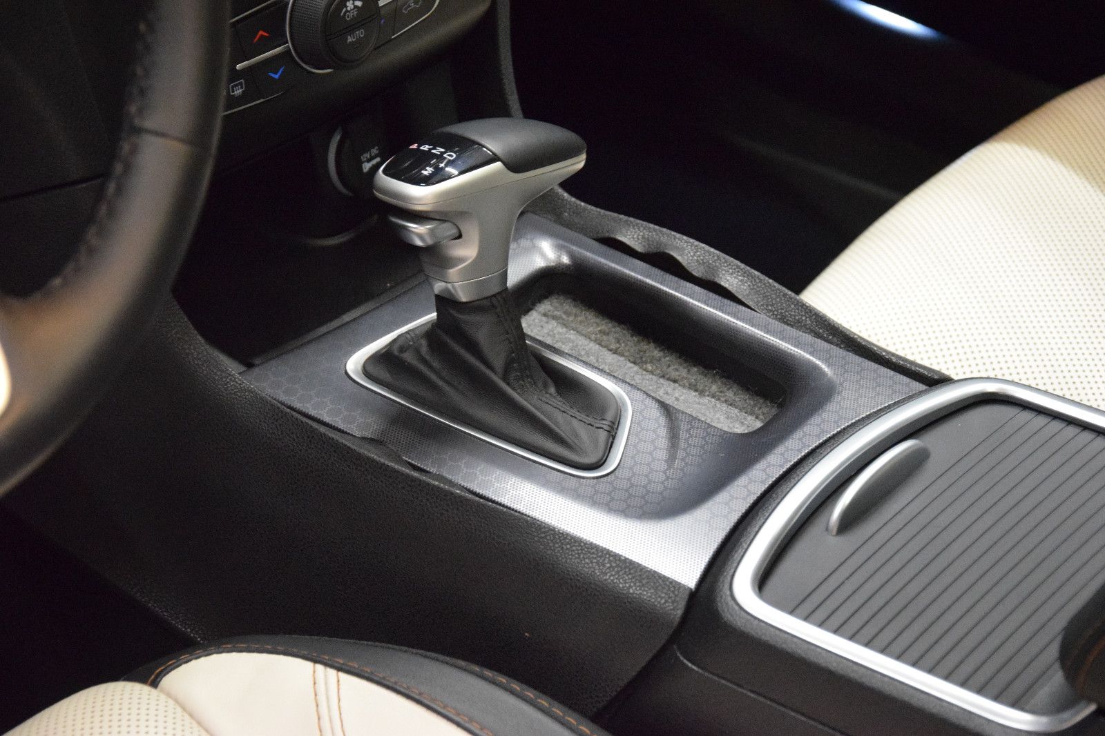 Fahrzeugabbildung Dodge Charger Schiebedach Sitzl Bi-Colo Alpine LED NAV