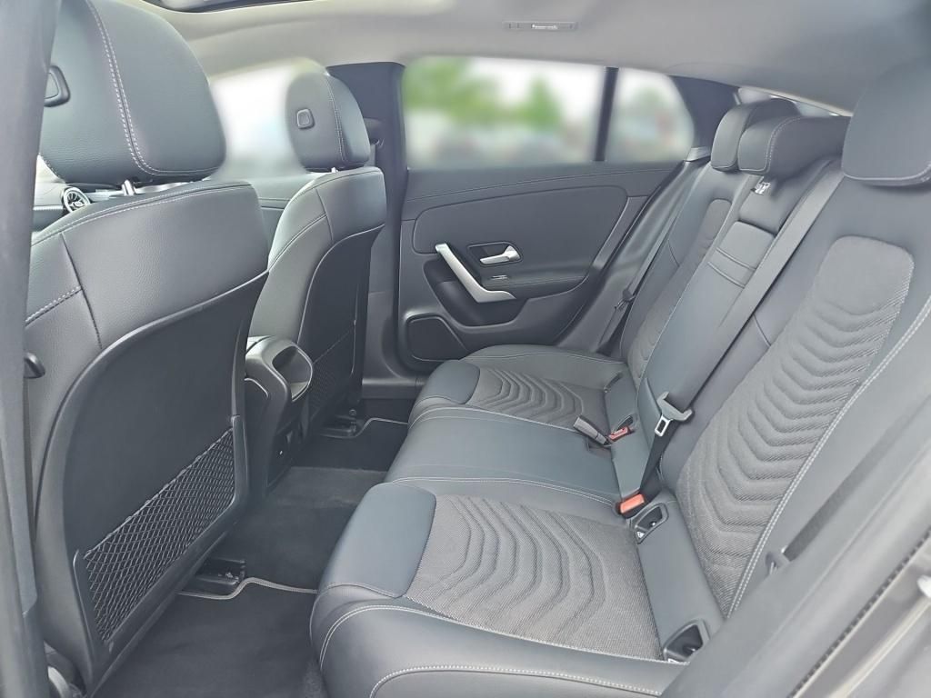 Fahrzeugabbildung Mercedes-Benz CLA 180 SB Night AHK Pano KeyLess Totwi. Ambie.