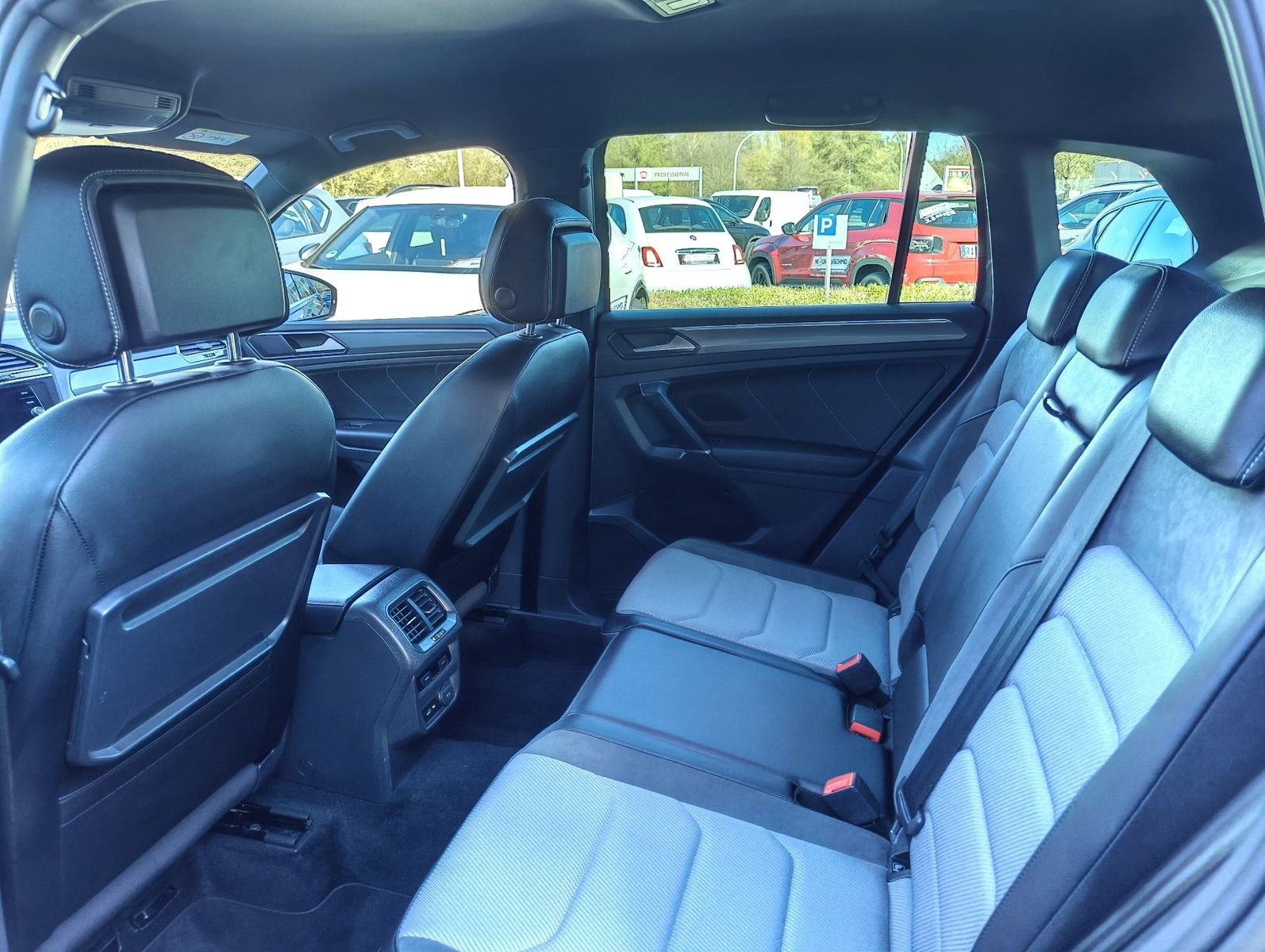 Fahrzeugabbildung Volkswagen Tiguan Highline 2.0 TDI (190 PS) 4Motion DSG