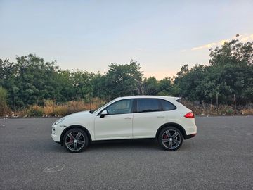 Porsche Cayenne - 2