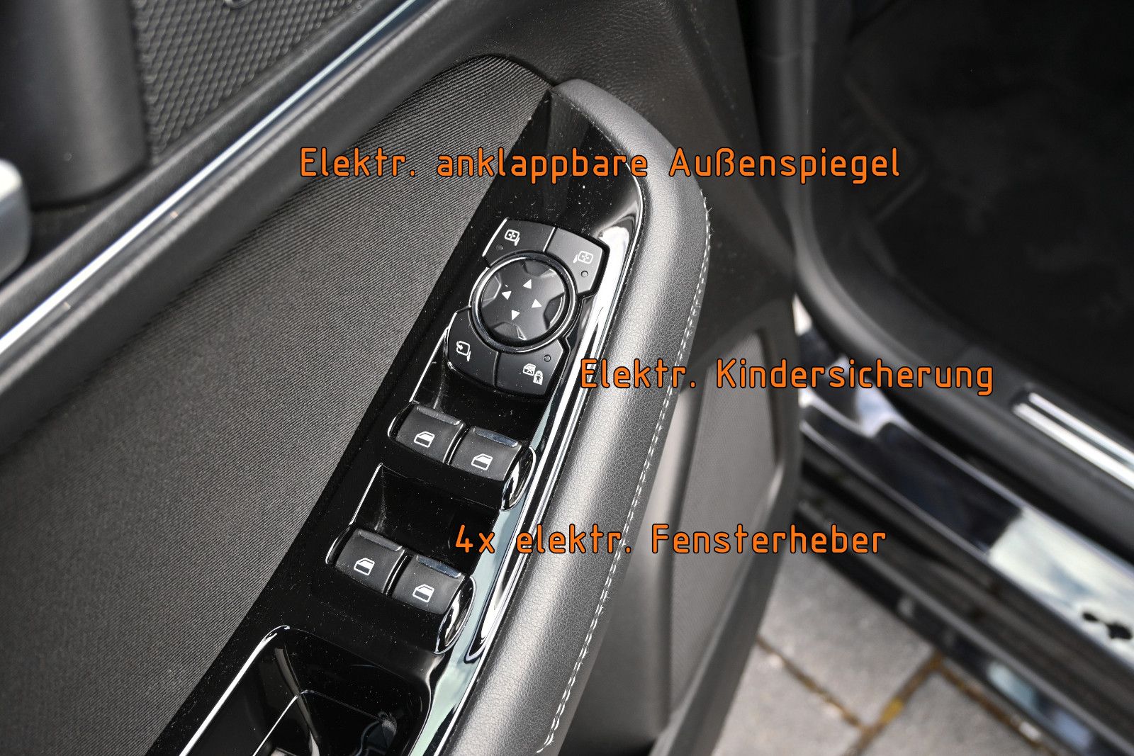 Fahrzeugabbildung Ford S-Max 2.0 d 140kW 4x4 Titanium °ACC°AHK°2xKAMERA