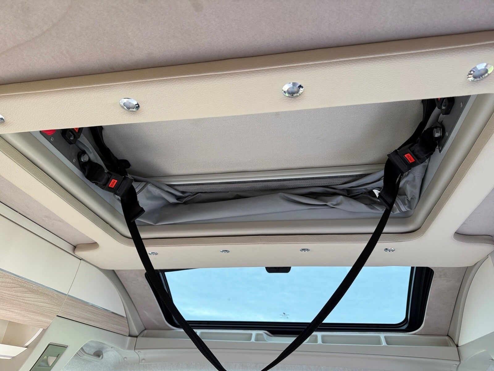 Fahrzeugabbildung Eura Mobil Van V 595 HB Pop-Up Dach, Captain-Chair-Sitze