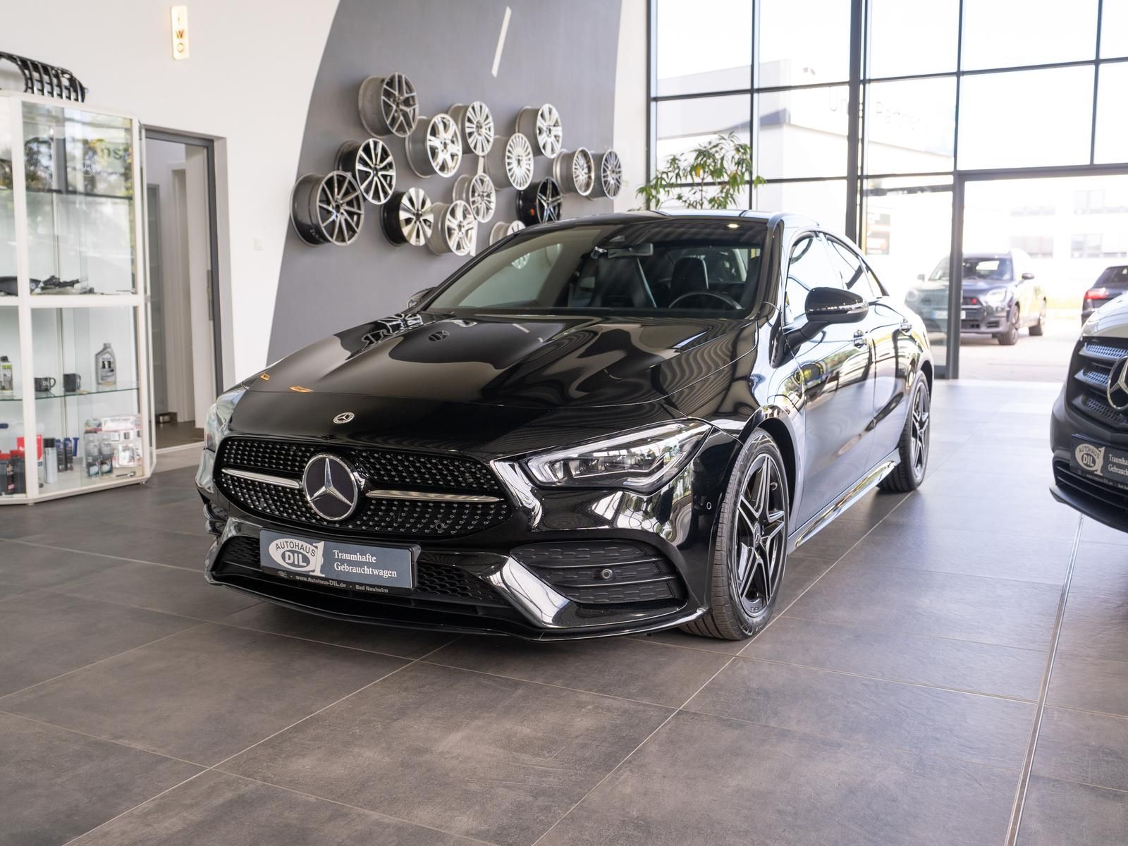 Mercedes-Benz CLA 220 d 4M AMG NIGHT R-KAMERA KEYLESS AMBIENTE foto 3