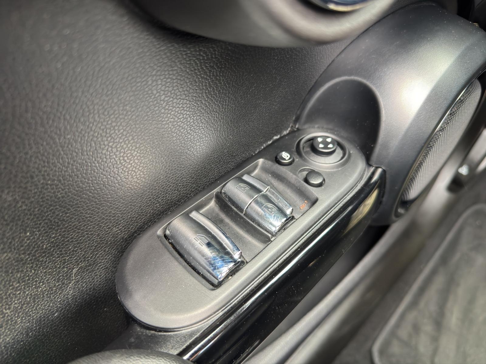 MINI Cooper S Cabrio Navi Kamera LED WirelessCharging