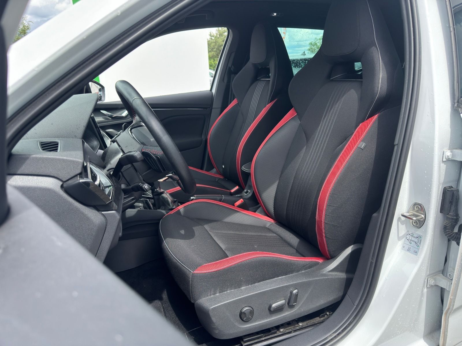 Fahrzeugabbildung SKODA Kamiq 1.5 TSI Monte Carlo*AHK*RFK*ACC*eHeck