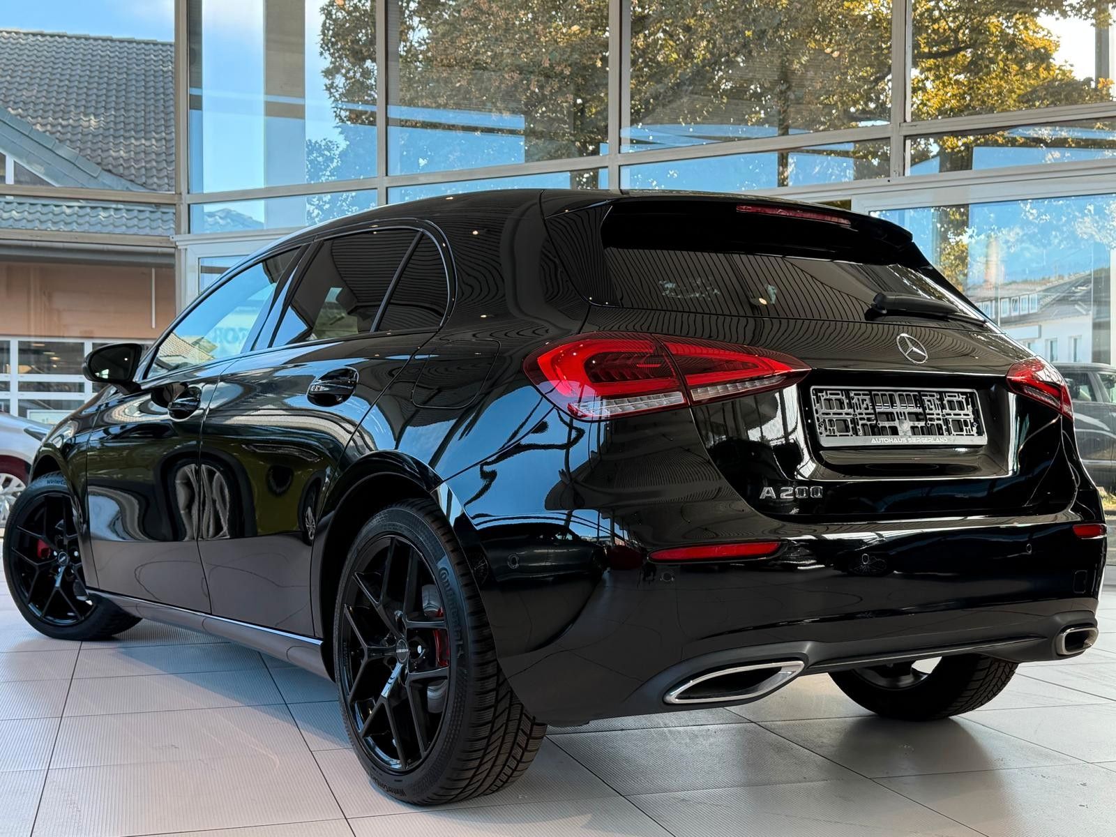 Mercedes-Benz A 200 Navi Leder Ambiente 18-Zoll Kamera foto 5