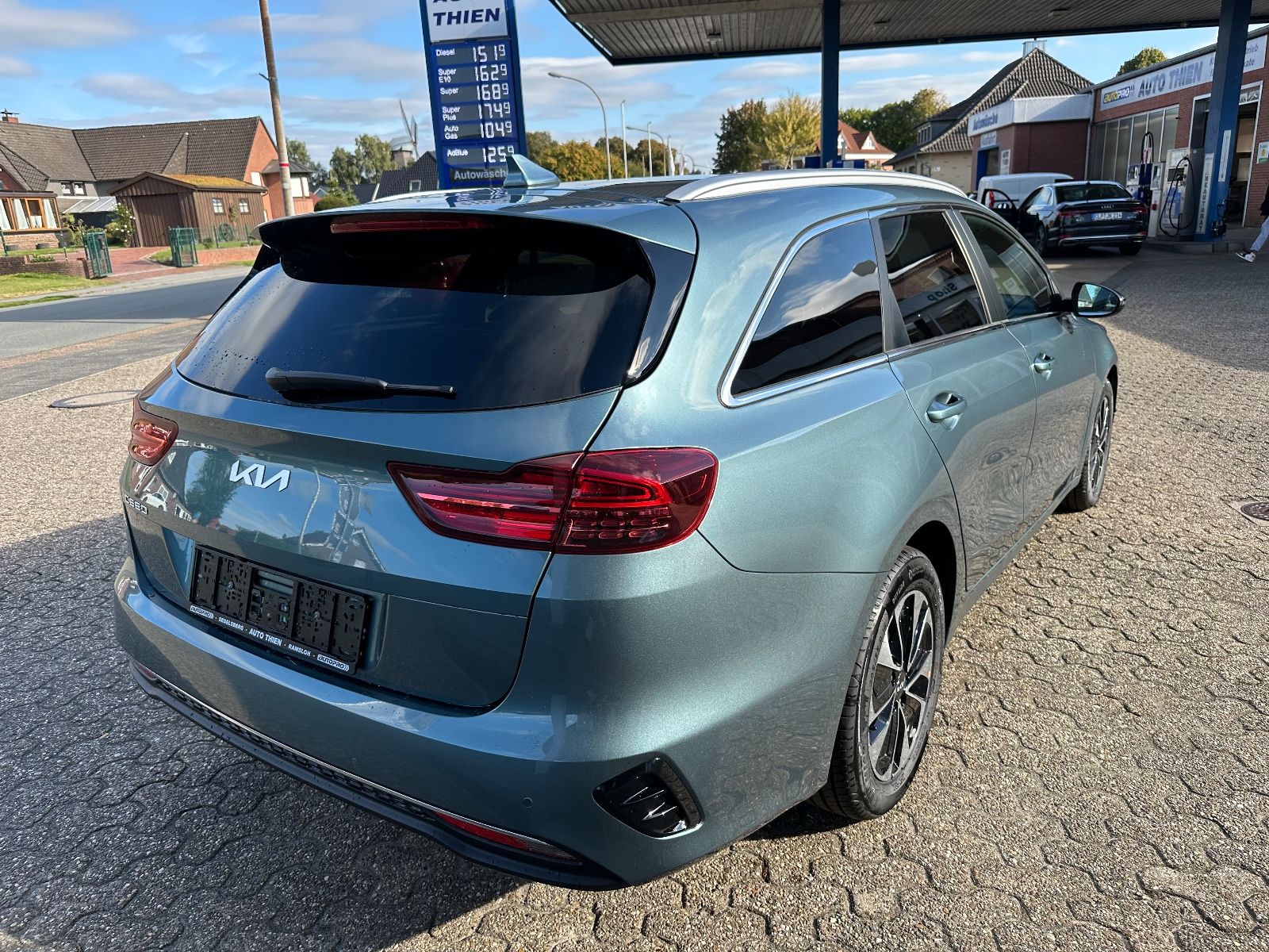 Fahrzeugabbildung Kia Ceed Sportswagon 1.0 T-GDi DCT Navi/GRA/Shzg/PDC