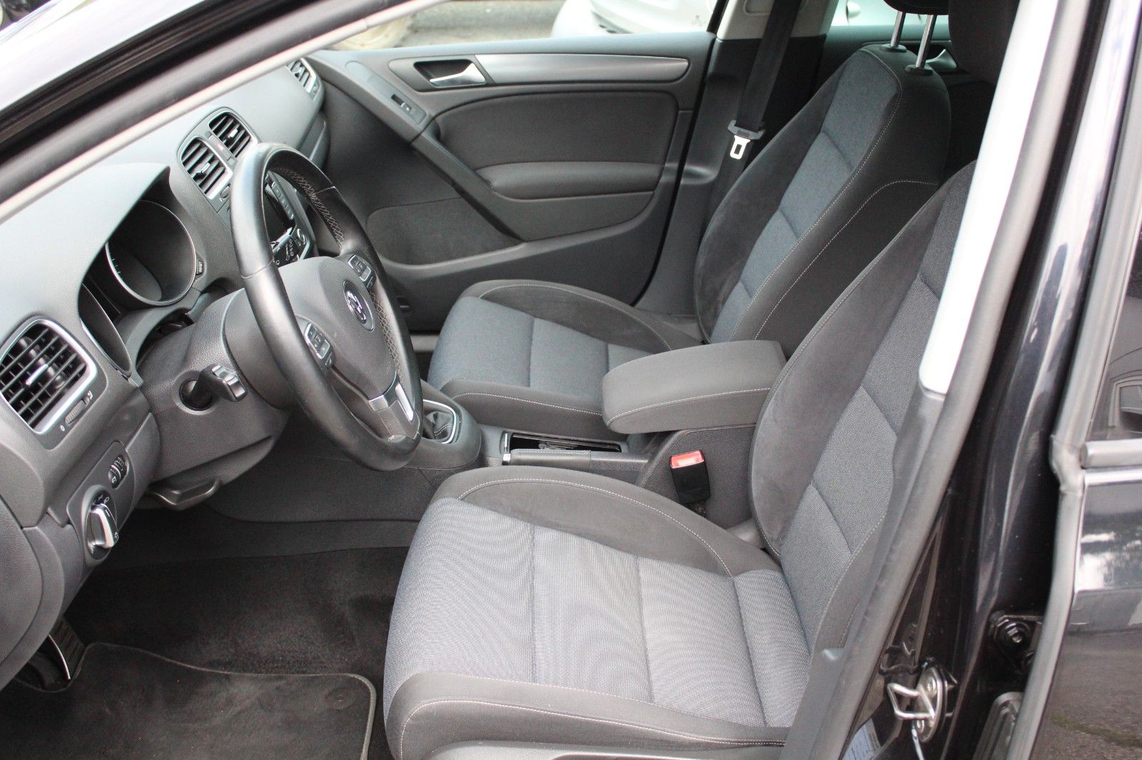 Golf VI 4 -Türen 1,6 TDI Style, Bestzustand!
