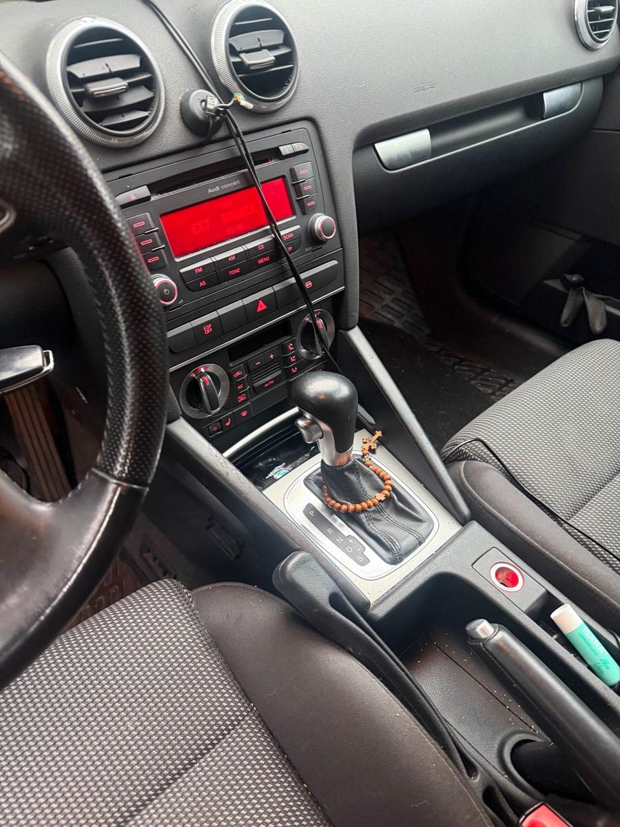 Audi A3 2010 — interior