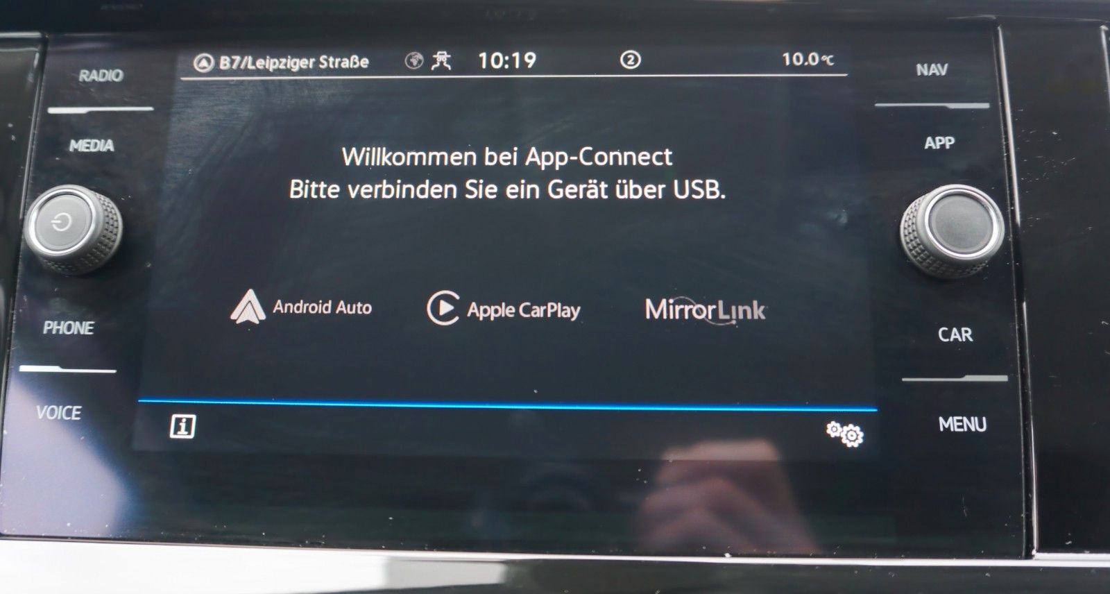 Fahrzeugabbildung Volkswagen T6 Multivan 2.0L TDI DSG Kamera Navi AHK 7 Sitze