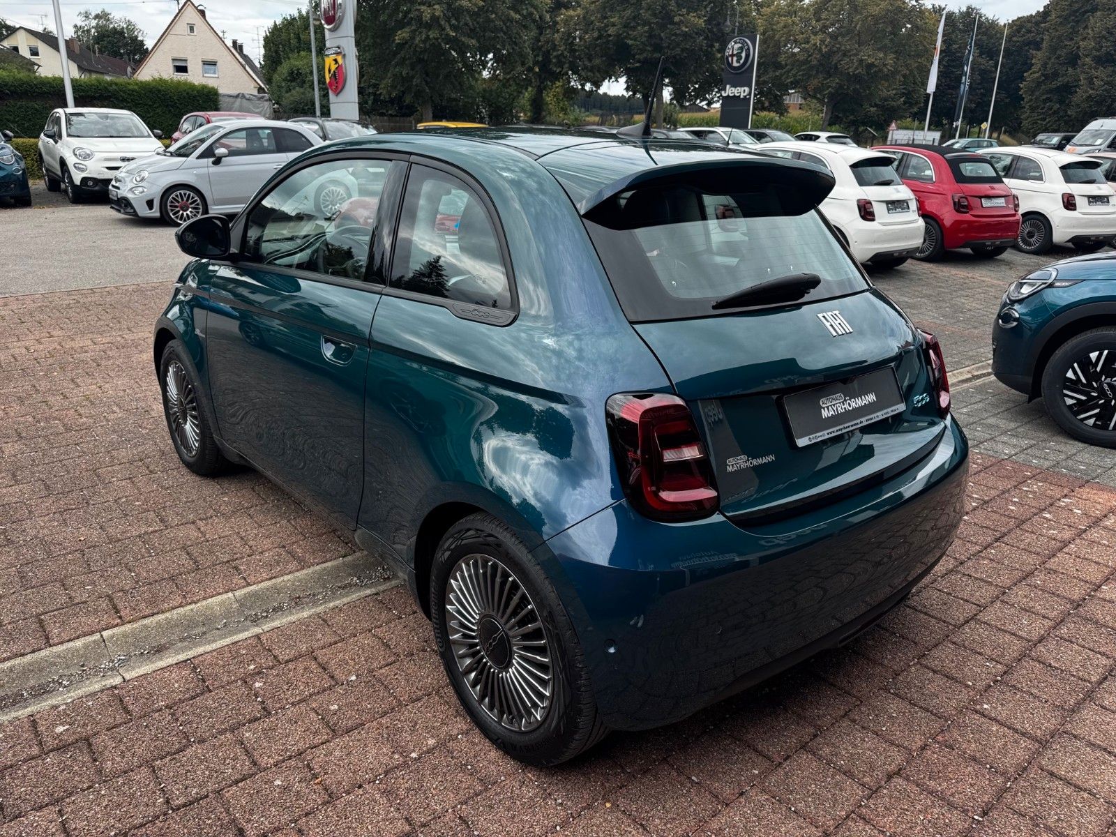 Fahrzeugabbildung Fiat 500e 3+1 Icon NAVI TOTWINKEL LED KLIMAAUT.