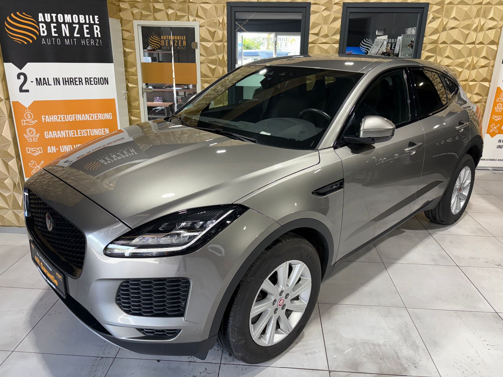 Fahrzeugabbildung Jaguar E-PACE S/NAVI/KAMERA/APPLE/ACC/SHZ/KLIMA/TOTWINK