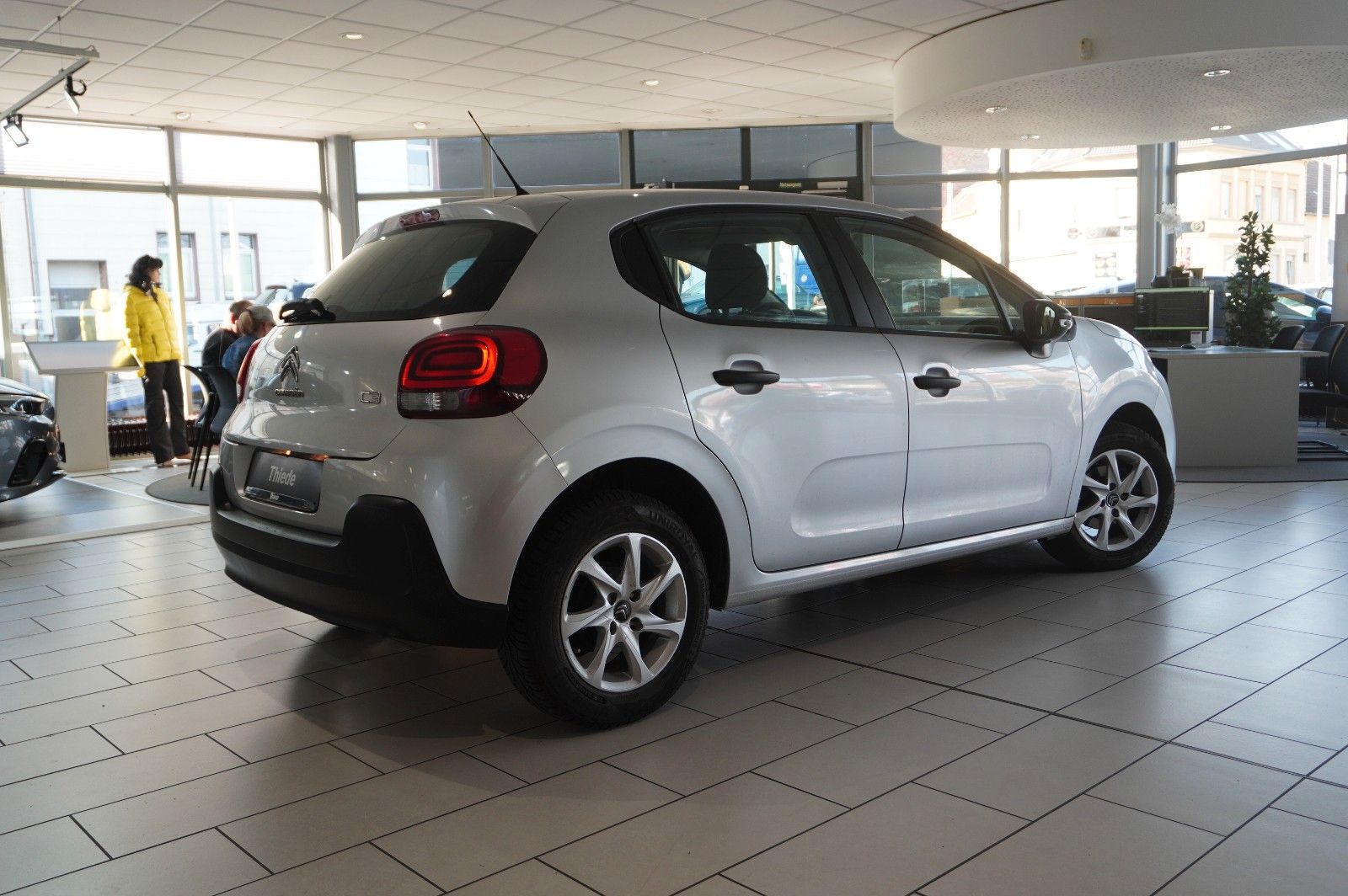 Fahrzeugabbildung Citroën C3 LIM. 1.2 LIVE KLIMA/TEMP./NEBEL/SPORT/USB