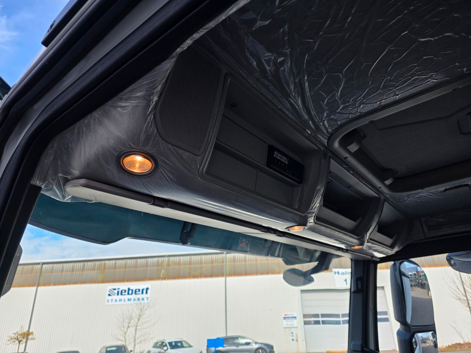 Fahrzeugabbildung Iveco S-Way AD190S40/P LBW Bär 2.000kg Spoiler