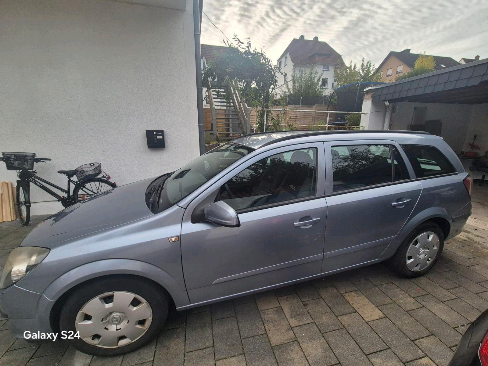 Opel Astra 2005 — rear view