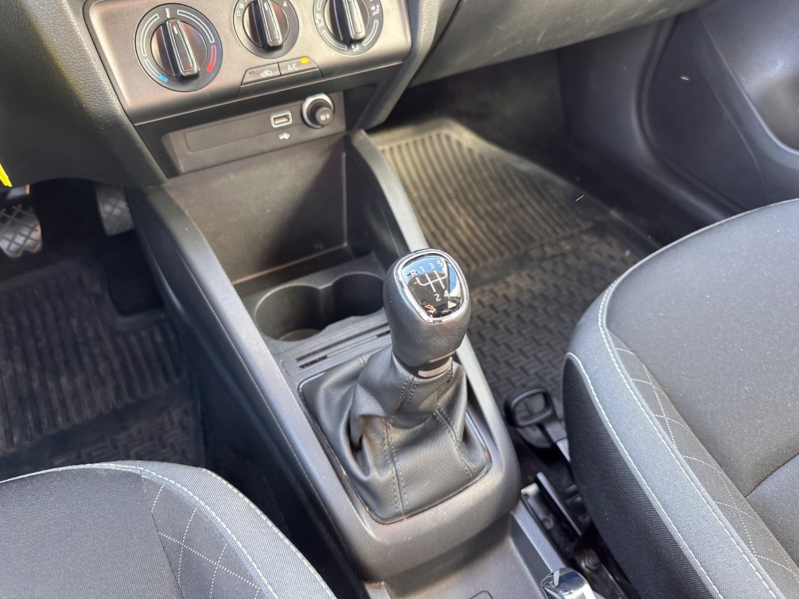 Fahrzeugabbildung SKODA Fabia Combi 1.0 TSI Ambition SHZG/PDC/BT/LM