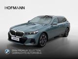 BMW i5 eDrive40 Touring M Sport AHK+Pano+Inno+B&W+ - mit Elektro-Antrieb: Grün, Kombi