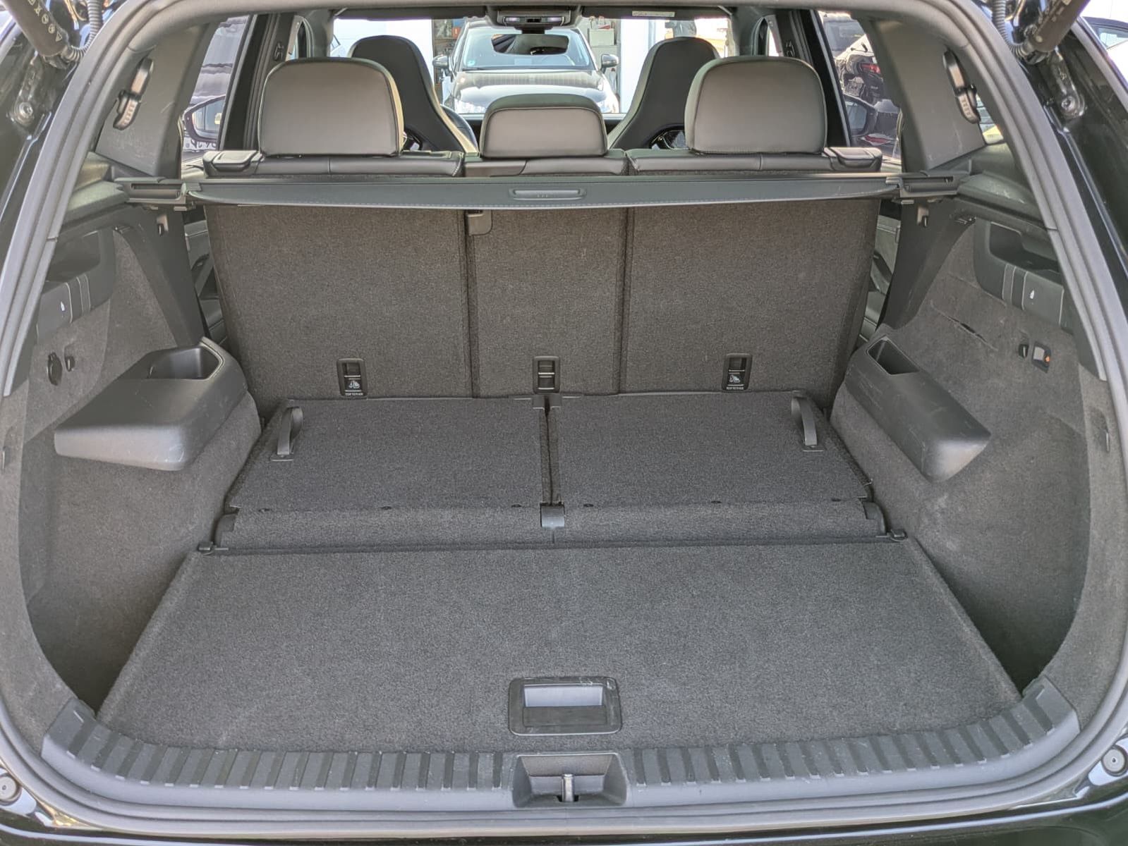 Fahrzeugabbildung Volkswagen Tayron 2.0 TDI 4M R-Line 7S*IQ-L.*PANO*HUD*AHK