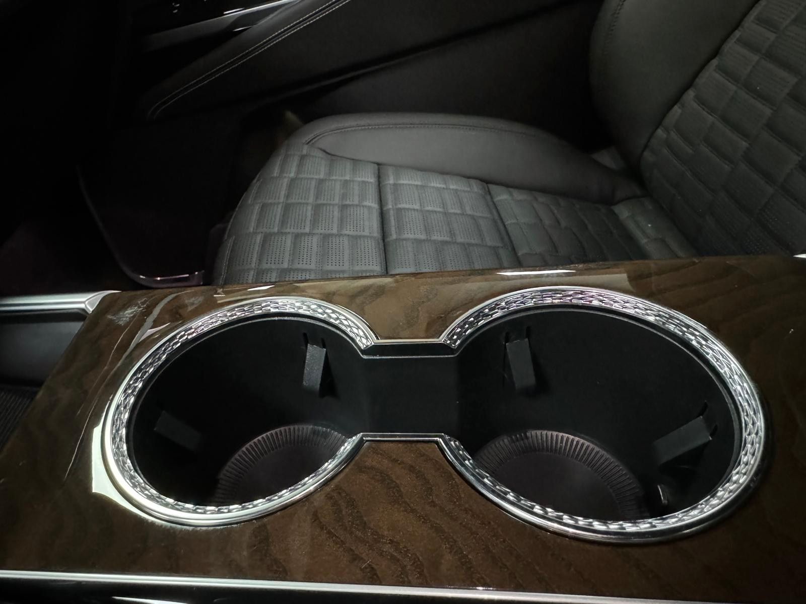 Fahrzeugabbildung Cadillac 2026 ESCALADE SPORT PLATINUM 6.2 V8-HUD-NIGHT V