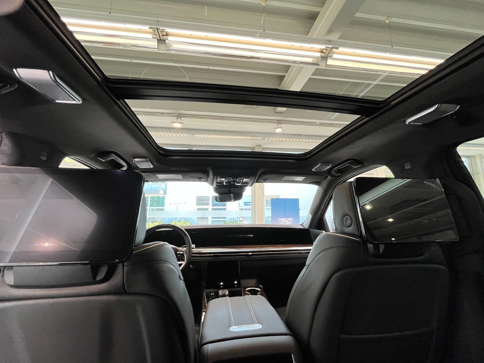 Fahrzeugabbildung Cadillac Escalade Sport Platinum 6.2 V8  4x4 LPG