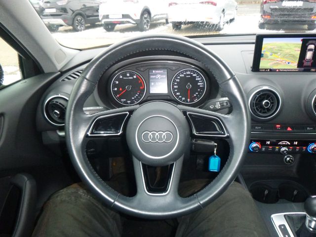 Fahrzeugabbildung Audi A3 Sportback 35 TFSI >AUT/NAV/Sitzheiz/Einparkh<