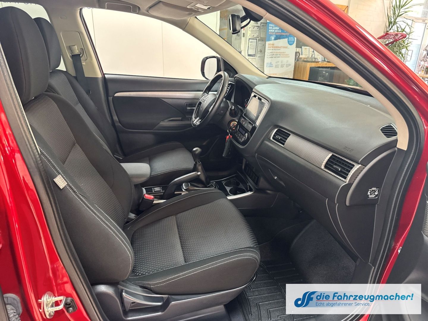 Fahrzeugabbildung Mitsubishi Outlander Edition 100 2WD Apple CarPlay Android