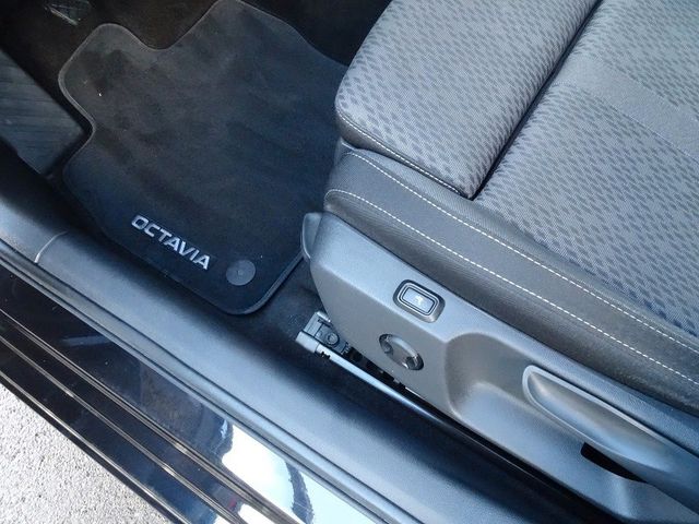 Octavia Combi 1.0 TSI Clever - LED / Navi / AHZV