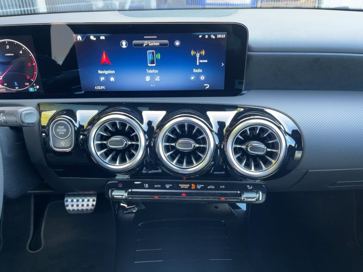 Fahrzeugabbildung Mercedes-Benz A 180 d AMG/Kamera/LED/AHK