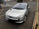 Peugeot 206 CC Platinum 110 Automatik Platinium - Peugeot 206 mit Benzin-Antrieb: Cabrio, Automatik