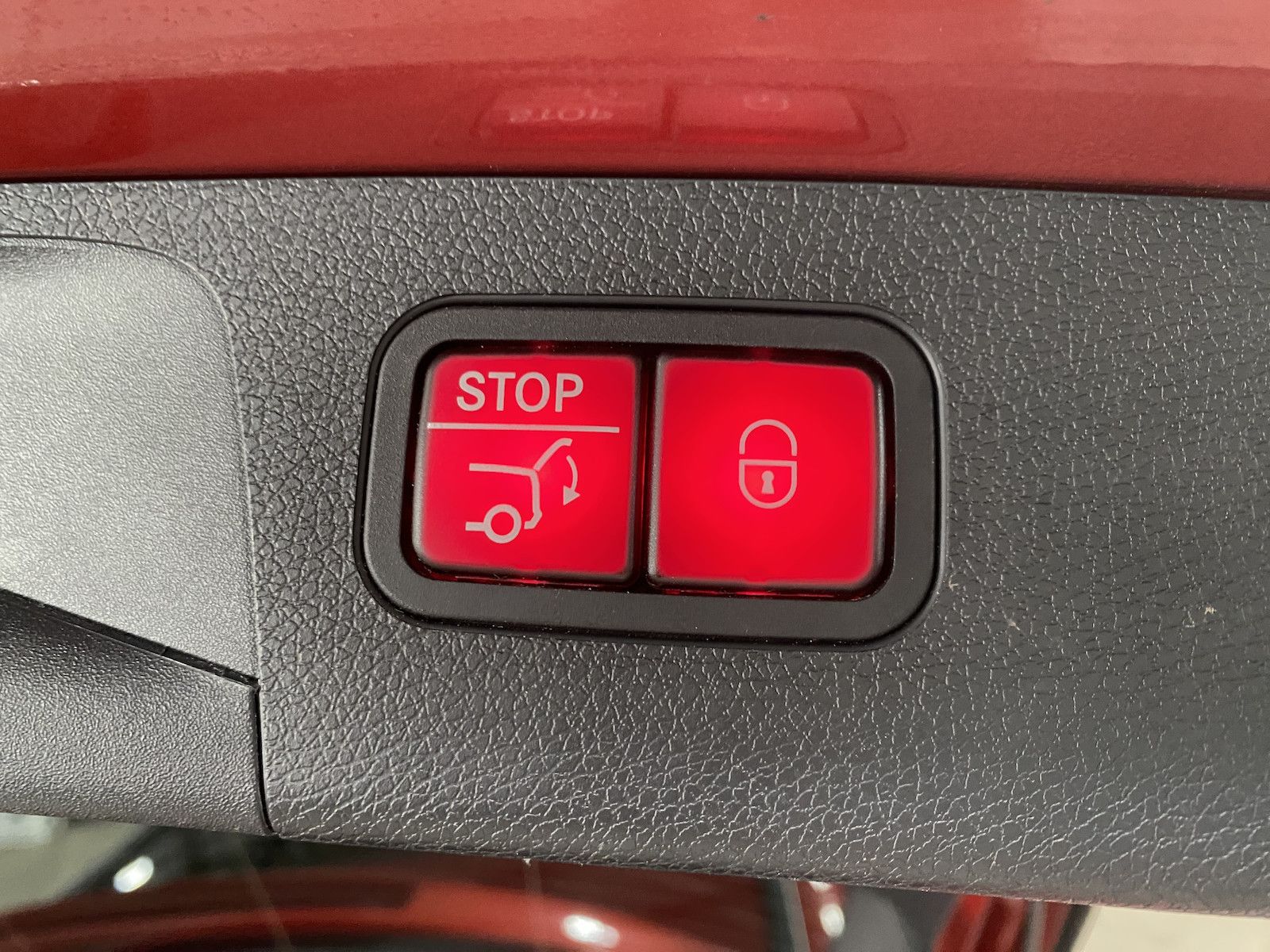 Fahrzeugabbildung Mercedes-Benz E 220 d T AMG/PANO/STHZG/´20/DIS/BUR/AHK/