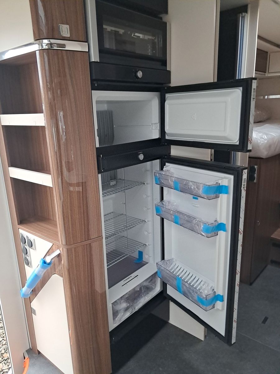 Fahrzeugabbildung Eura Mobil Contura CT 766 EF Luminary Paket, Markise