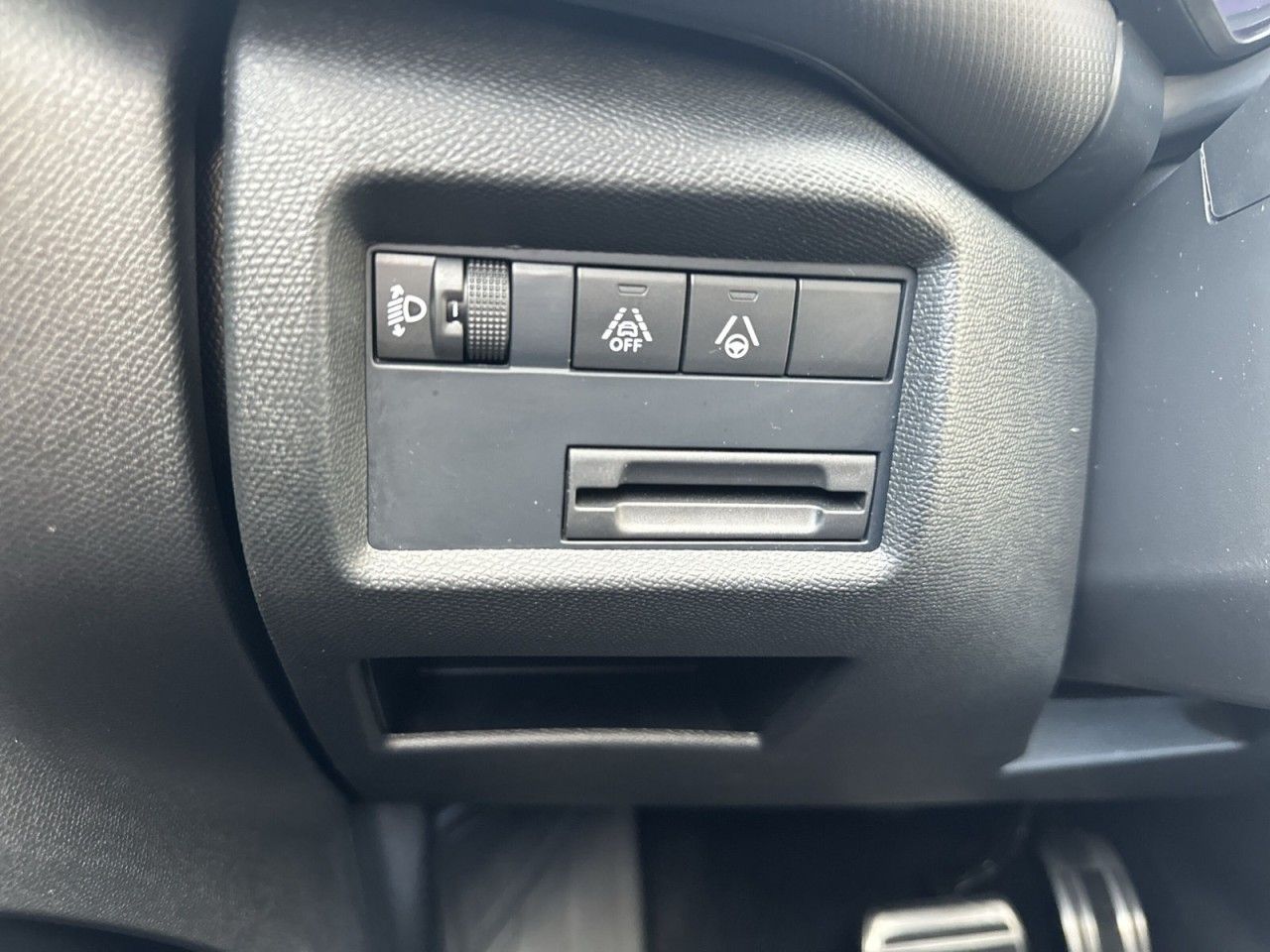 Fahrzeugabbildung Citroën C5 AIRCROSS Hybrid 136 E-DSC6 e-Series - mit KI generiert/bearbeitet