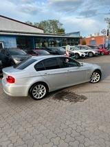 BMW 320i BMW in gutem Zustand Benzin Automtatik VB! - BMW 320 aus 2005: 320i