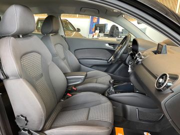 Audi A1 ambition *BI-XENON*NAVI*SZHZ*TEMPOMAT*PDC*
