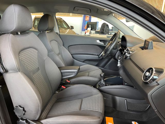 Audi A1 ambition *BI-XENON*NAVI*SZHZ*TEMPOMAT*PDC*