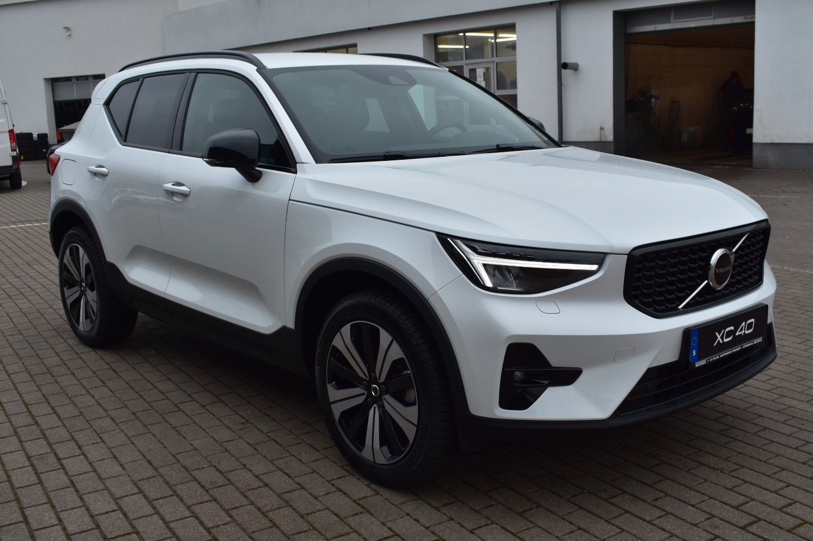 Fahrzeugabbildung Volvo XC40 T5 Recharge 2WD Plus Dark*RFK*H&K*ACC